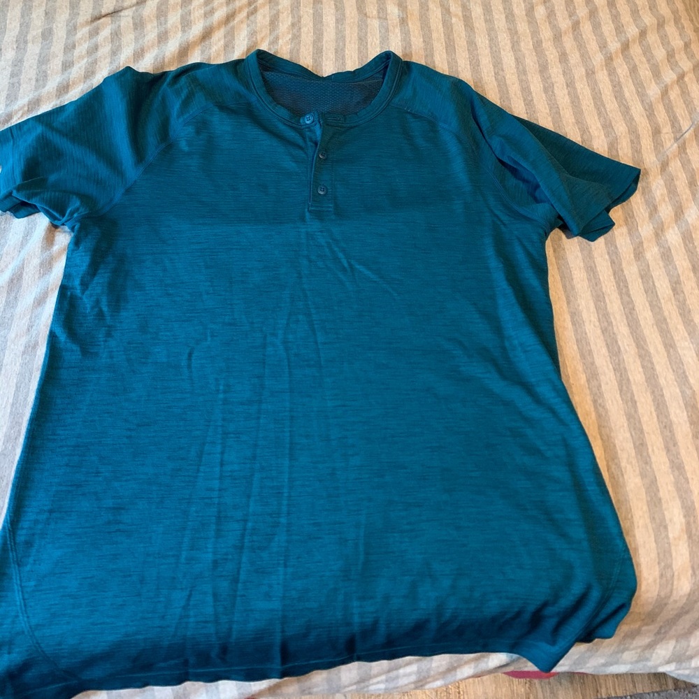 Lululemon mens shortsleeved Henley